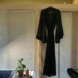 LUXURIOUS Trumpet sleeved crushed velvet floor-length robe - VERY HIGH QUALITY‼️